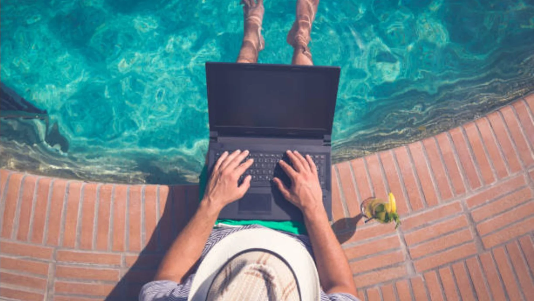 Com vigilar la casa des del mòbil mentre ets de vacances treballar en una altra empresa vacances