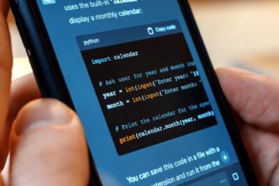 Aprender a programar con el móvil. Foto: Freepik - frimufilms